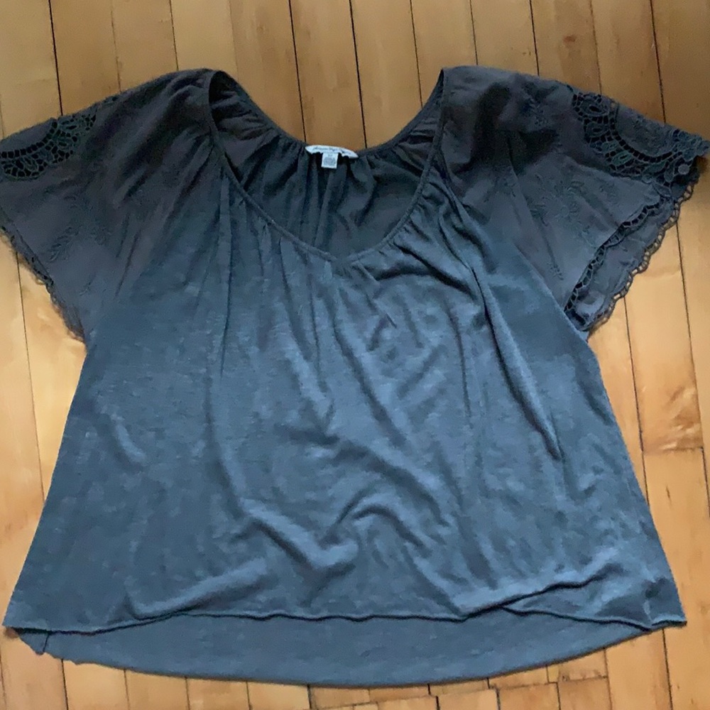👚3/$20 👚 Vintage American Eagle Outfitters Flowy Floral Embroidered Sleeved Top